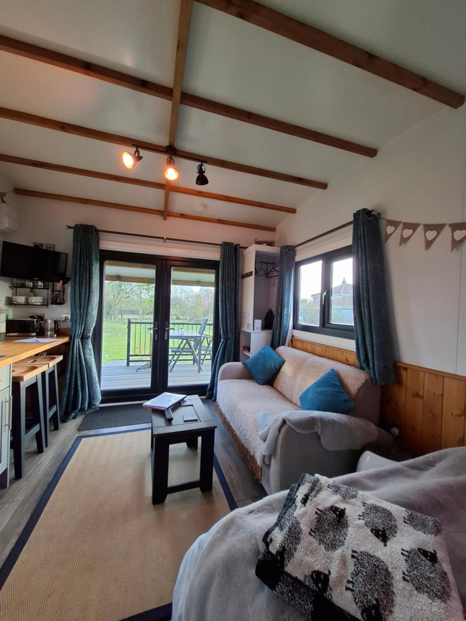Peppercorn Pod At Beck House Glamping Hotel Salmonby Екстериор снимка